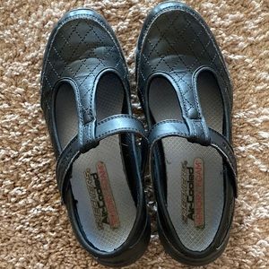 Gently worn school shoes casual Skechers